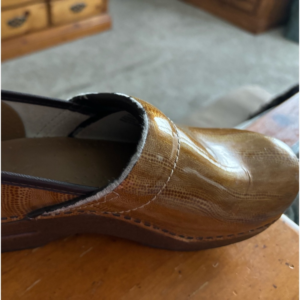 Dansko size 8 yellow/gold clogs